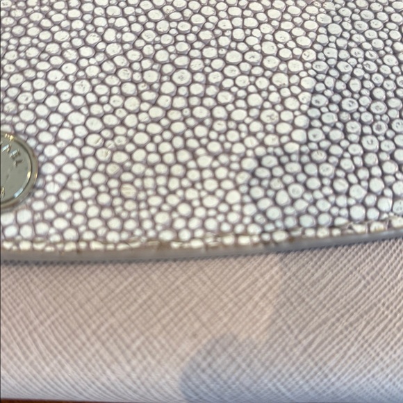 Michael Kors Elegant Cream Textured Women's Clutch - Picture 12 of 12